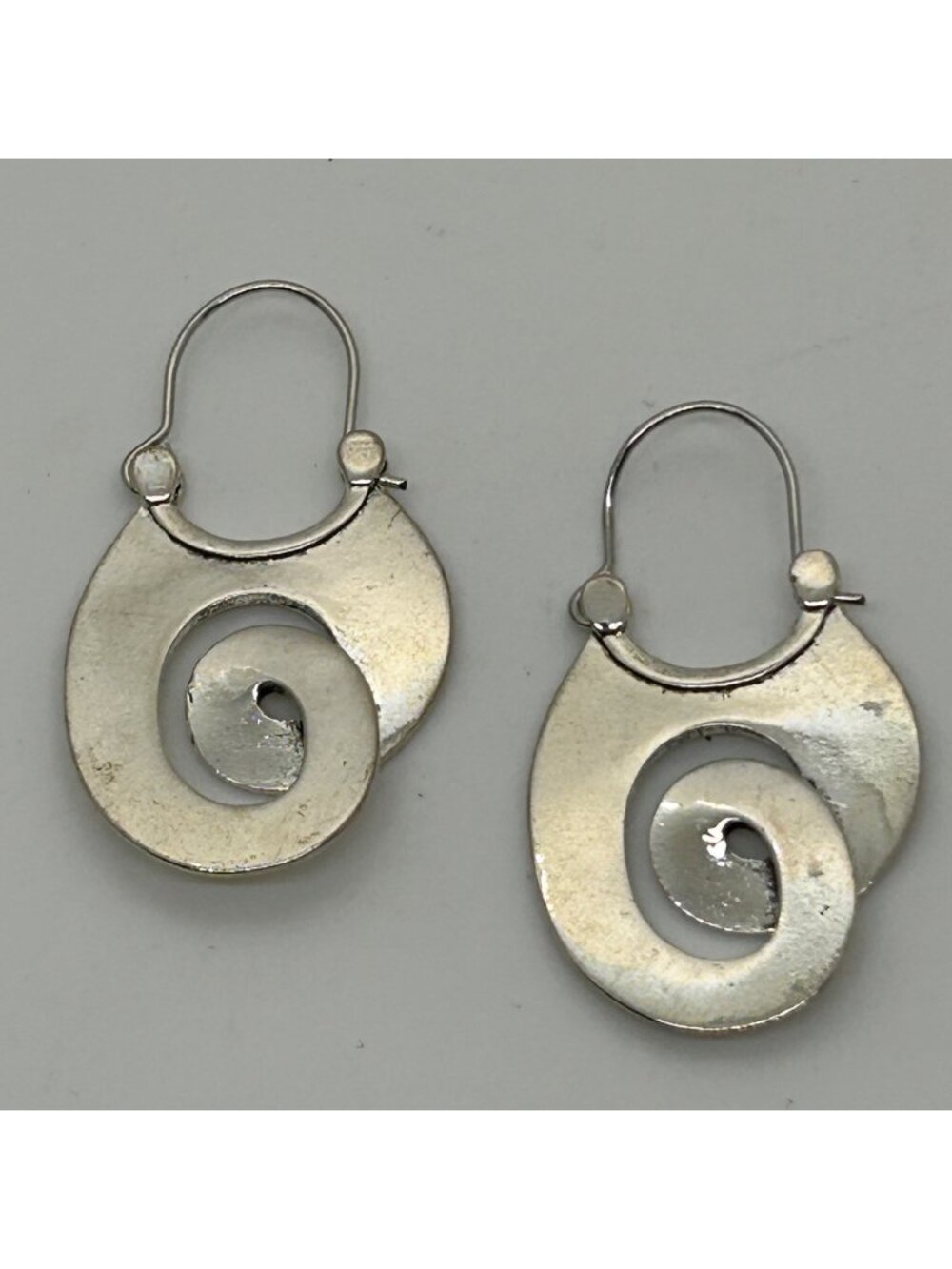 Modernist Silver-Tone Spiral Swirl Hoop Earrings Dangle Drop Retro Bohemian